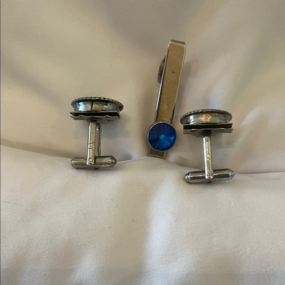Silver and Blue Cuff Links with Tie Clip - Picture 2 of 5